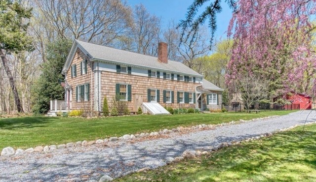 Historic Renovated Farmhouse, 2min to Beach, Vineyards, Fireplace, Kid Friendly