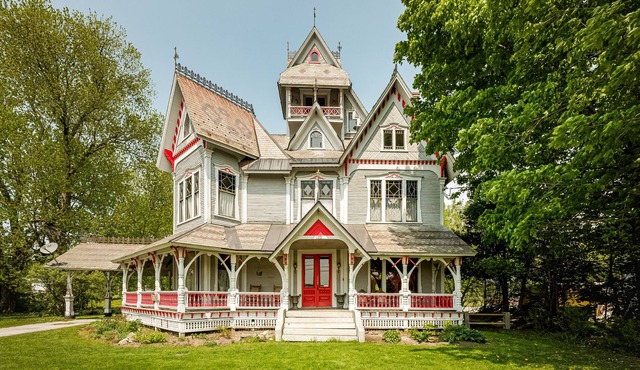 Historic Richford Victorian Mansion by the River!