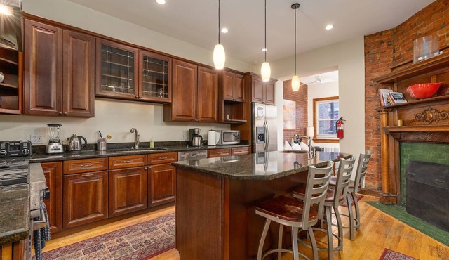 Historic & Stately 5 Bedroom Home in Adams Morgan