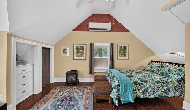 Historic Studebaker Carriage House- Upper Level