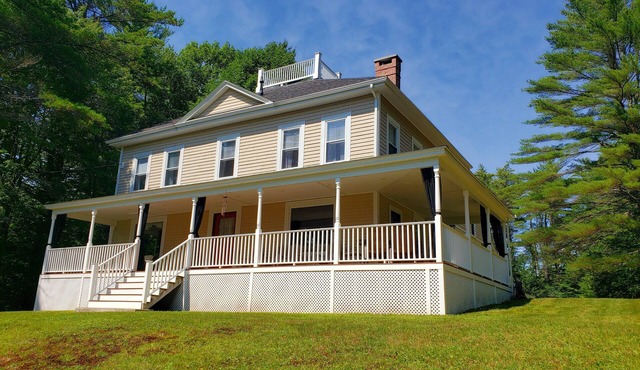 Historic Victorian on Mirror Lake Sleeps 16 REDUCED RATES