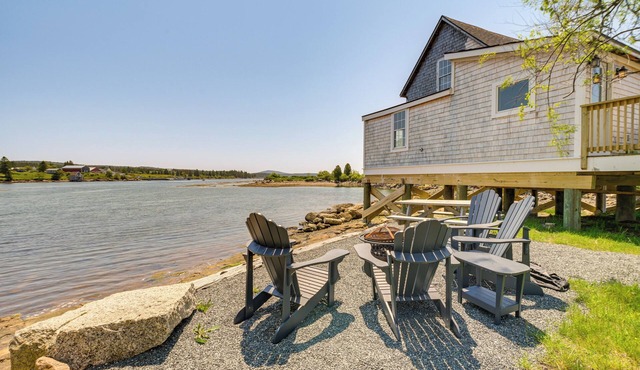 Historic Winter Harbor Cottage w/Waterfront Views