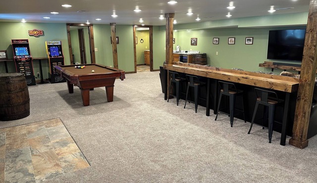 Hocking Hills Cabin- private hot tub, hiking trail, caves, fire pit, pool table