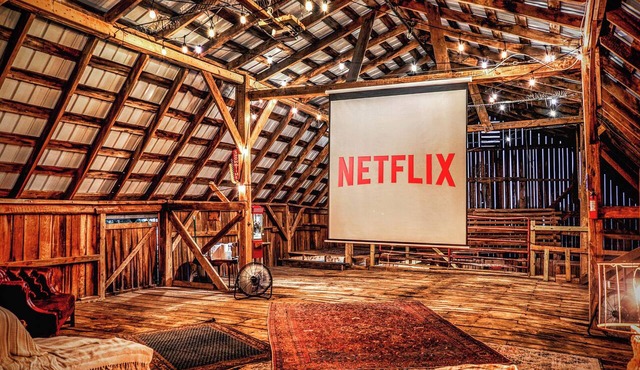Hocking Hills Retreat with Sauna, Hot Tub, Movie Theater, Fire Pit