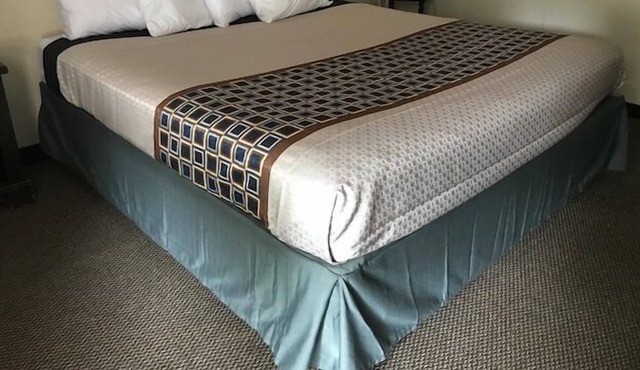 Holiday House Motel Hillsdale