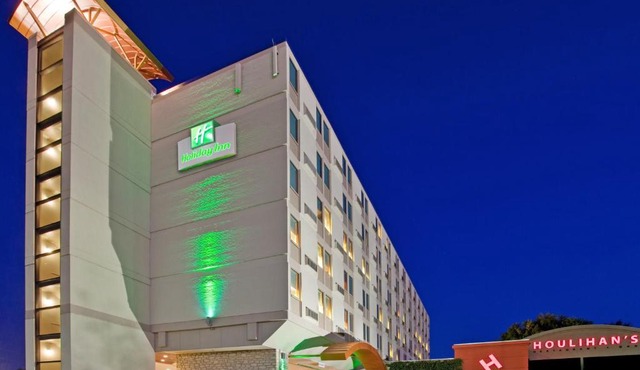 Holiday Inn At the Campus by IHG