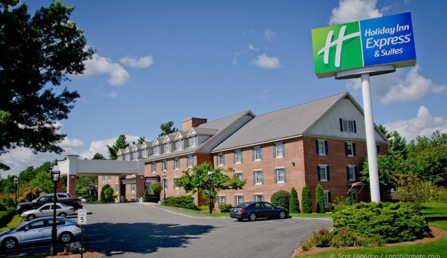 Holiday Inn Express and Suites Merrimack - Nashua by IHG