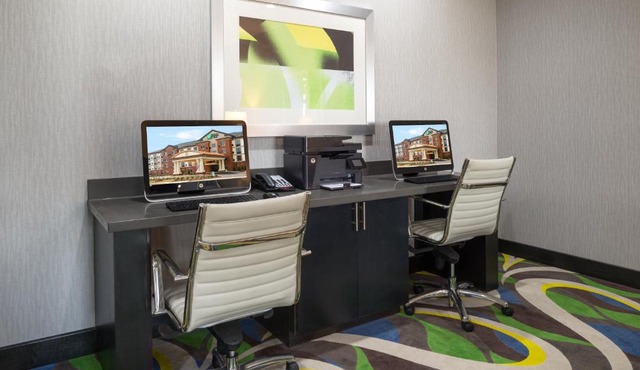 Holiday Inn Express and Suites Norman by IHG
