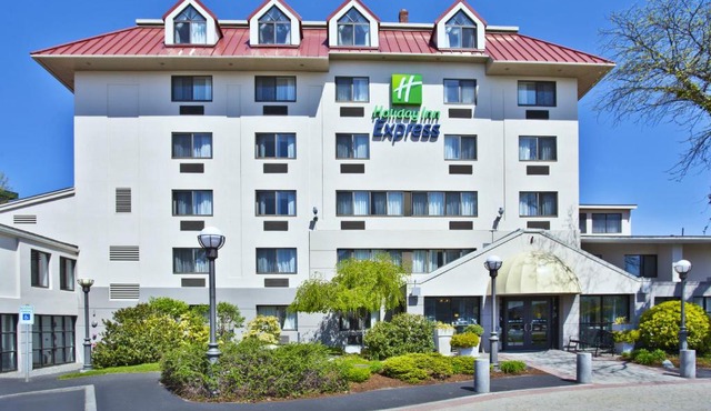 Holiday Inn Express Boston-Waltham by IHG