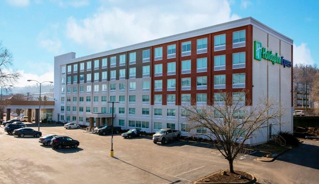 Holiday Inn Express Charleston-Civic Center by IHG
