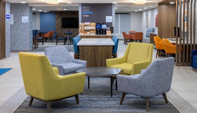Holiday Inn Express Hotel & Suites Center Township by IHG