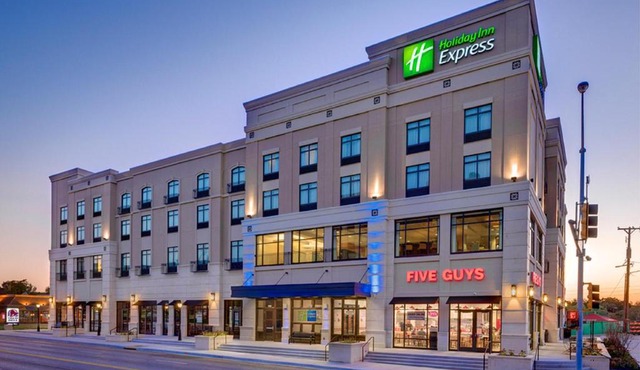 Holiday Inn Express & Suites - Kansas City KU Medical Center by IHG