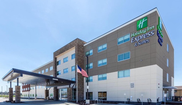 Holiday Inn Express & Suites - Springfield North by IHG
