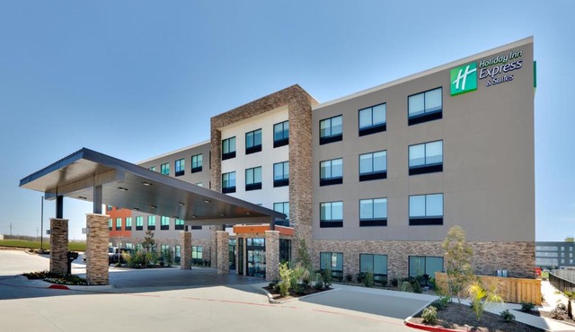 Holiday Inn Express & Suites Fort Worth North - Northlake by IHG