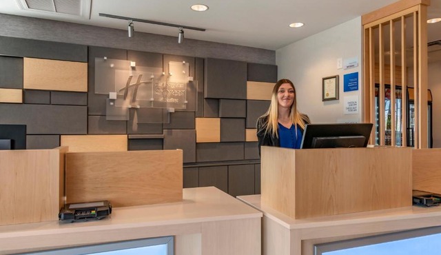 Holiday Inn Express & Suites - Carlisle Southwest I-81 by IHG
