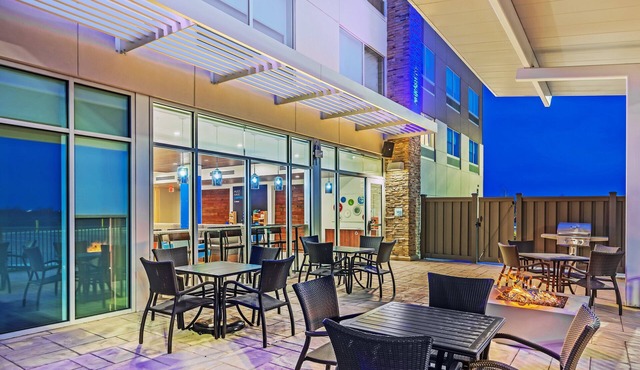 Holiday Inn Express & Suites Chanute by IHG