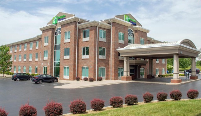 Holiday Inn Express & Suites Lexington Downtown Area-Keeneland by IHG