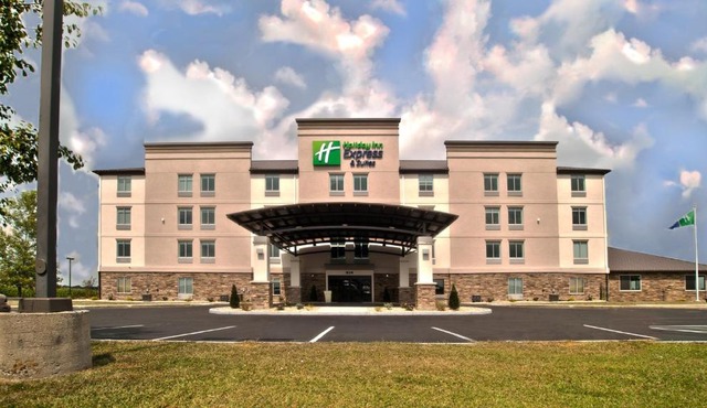 Holiday Inn Express & Suites Evansville North by IHG