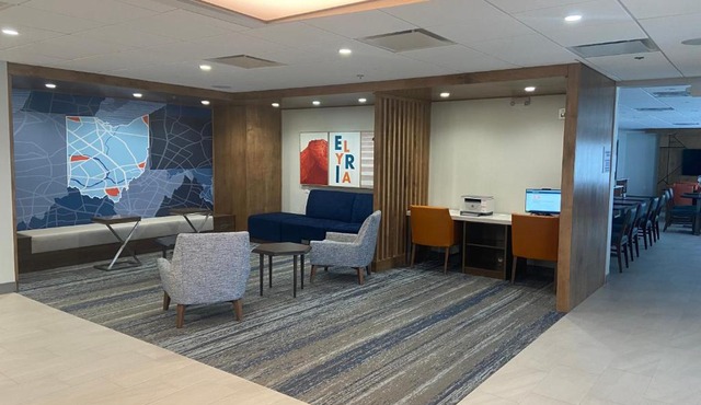 Holiday Inn Express & Suites Elyria by IHG