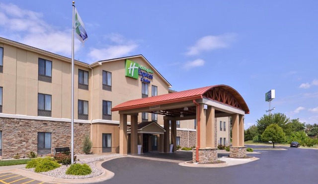 Holiday Inn Express & Suites Topeka West I-70 Wanamaker by IHG