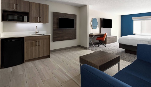 Holiday Inn Express & Suites Meriden by IHG