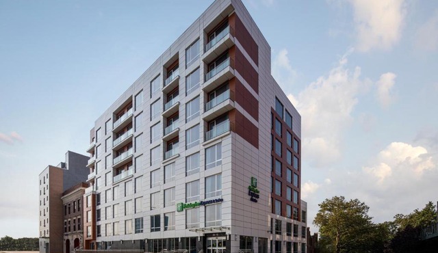 Holiday Inn Express & Suites Woodside LaGuardia Airport