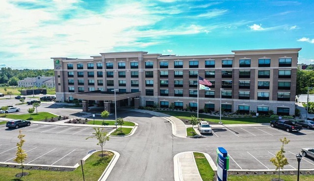 Holiday Inn Express & Suites - Elizabethtown North by IHG