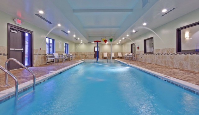 Holiday Inn Express Hotel & Suites New Philadelphia by IHG