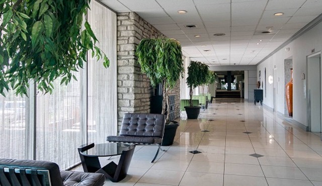 Holiday Inn Manhattan at the Campus by IHG