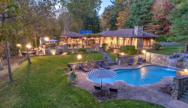 Hollow Brook Estate