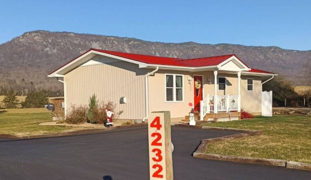 Holly Tree Retreat Located In Beautiful Luray, VA
