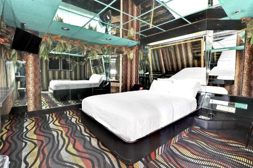Hollywood Motel