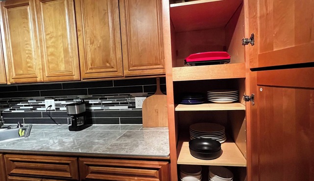 Holyoke House Oasis - Fast Wifi, Spacious, Quiet Neighborhood