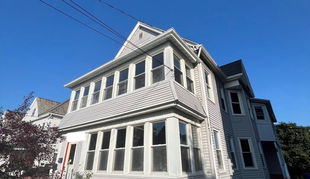Holyoke House Oasis - Near Colleges, Cities & More