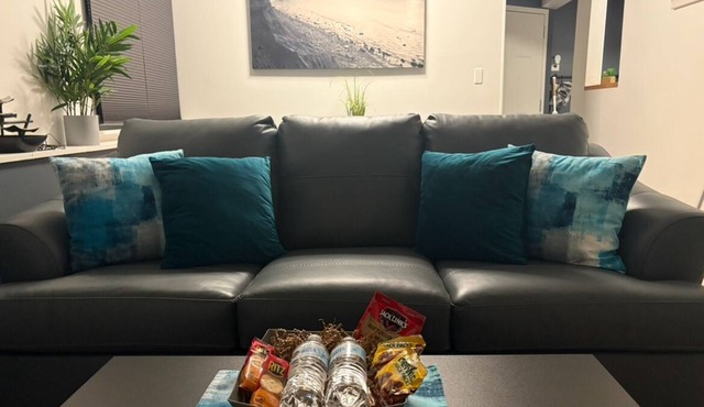 Home away from home charming 1bedroom apartment in lovely Medford with WiFi, AC