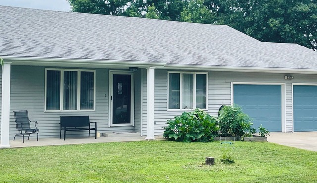Home on Quiet Cul de Sac with Handicap Accessibility
