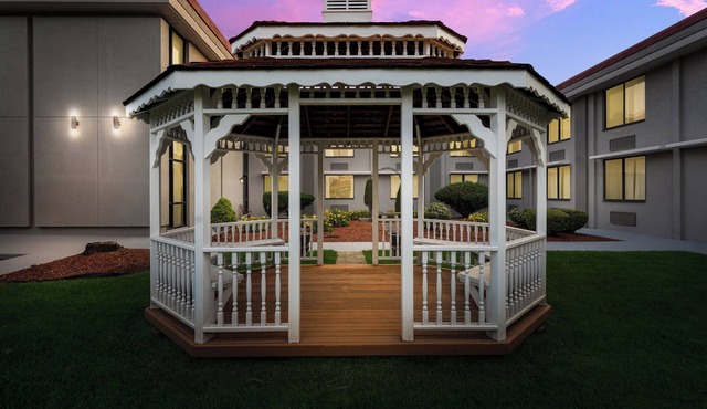 HomeTowne Studios by Red Roof Painted Post