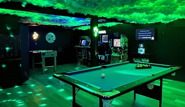 Hot Tub & Cloud Ceiling House