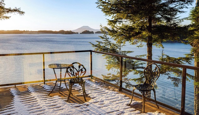 Hot Tub & Whale Watching! Scenic Sitka Escape