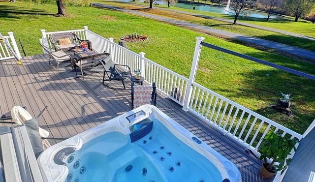 Hot Tub with Pond-front & Outdoor Fire Place Upstate -Catskills