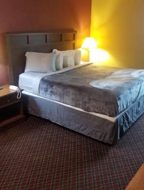 Hotel King Bed Hotel Room 121 Wi-Fi Booking