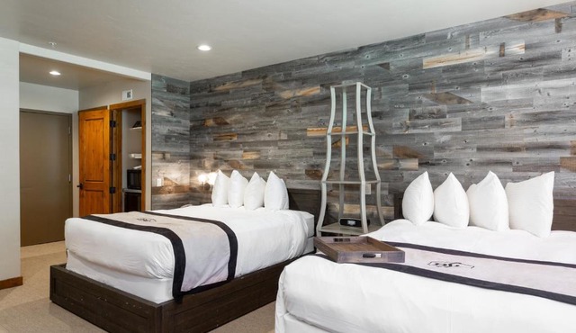 Hotel Room - Silver Baron Lodge