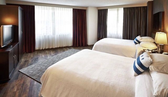 Hotel Suite Convenience near National Zoo & Bethesda Row | Indoor Pool