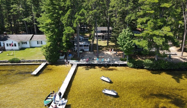 House at Sunshine- Long Lake, 5 min walk to causeway