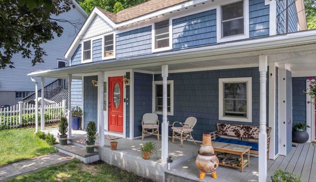 House on the Babbling Brook- Quiet 2BR + King Bed!