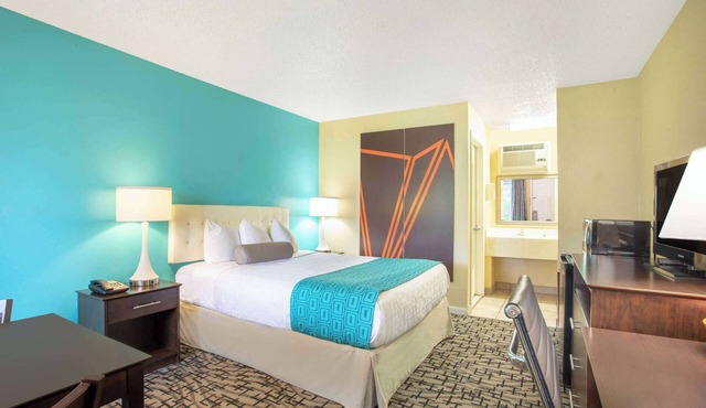 Howard Johnson by Wyndham Hartford South – Rocky Hill