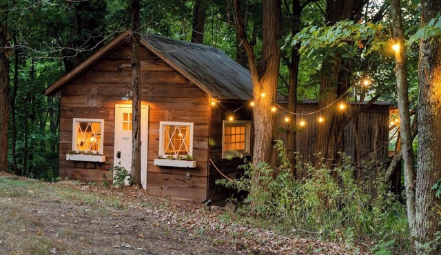 Hudson Valley Treehouse With Outdoor Bathtub