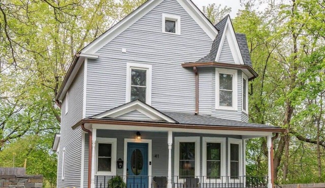 Hudson Victorian - Walkable to Warren St