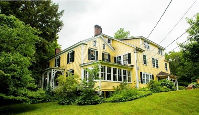 Huge Historic 6 Bedroom House that sleeps 13 with Stream and Waterfall