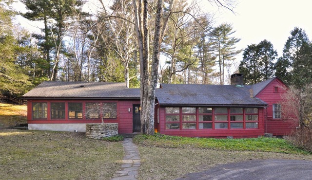 HUGE KITCHEN 4 Private Acres, 7 Min to Town, AC, Fireplace - Opt. Studio addl.